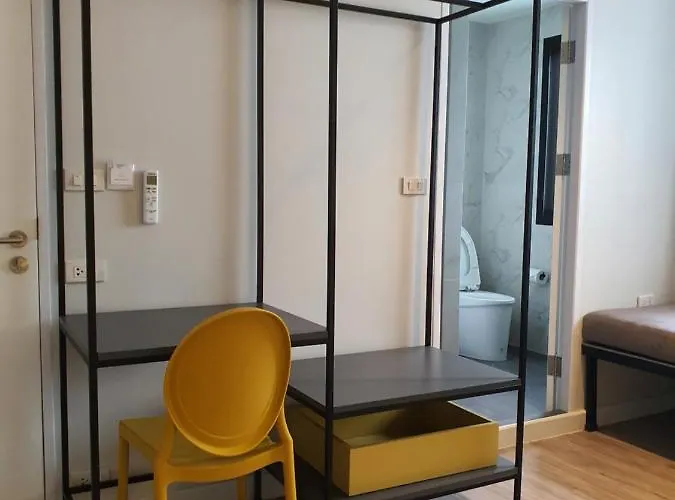 Roompini Bed & Breakfast Bangkok